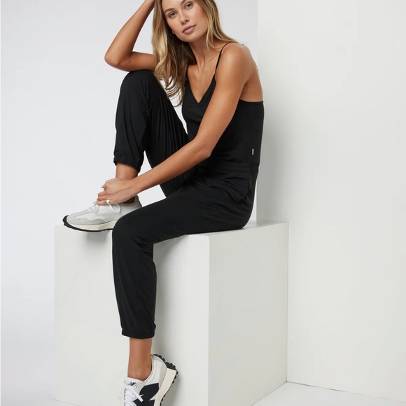 Vuori Lux Jogger jumpsuit. Black. XS. - Picture 1 of 7